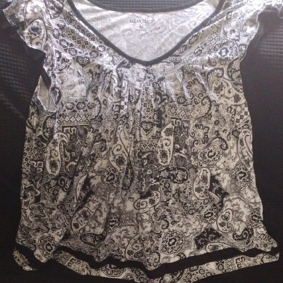 Ellen Tracy Tops - Ellen Tracy Black and White Ruffled Cap Sleeve Blouse